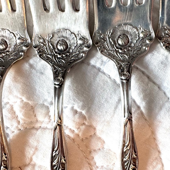R & B “Poppy” Silverplate Fork Circa 1914 Set of 6 - Picture 4 of 7